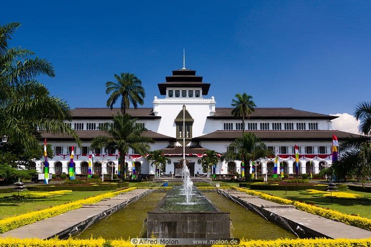 [Gambar kota Bandung]
