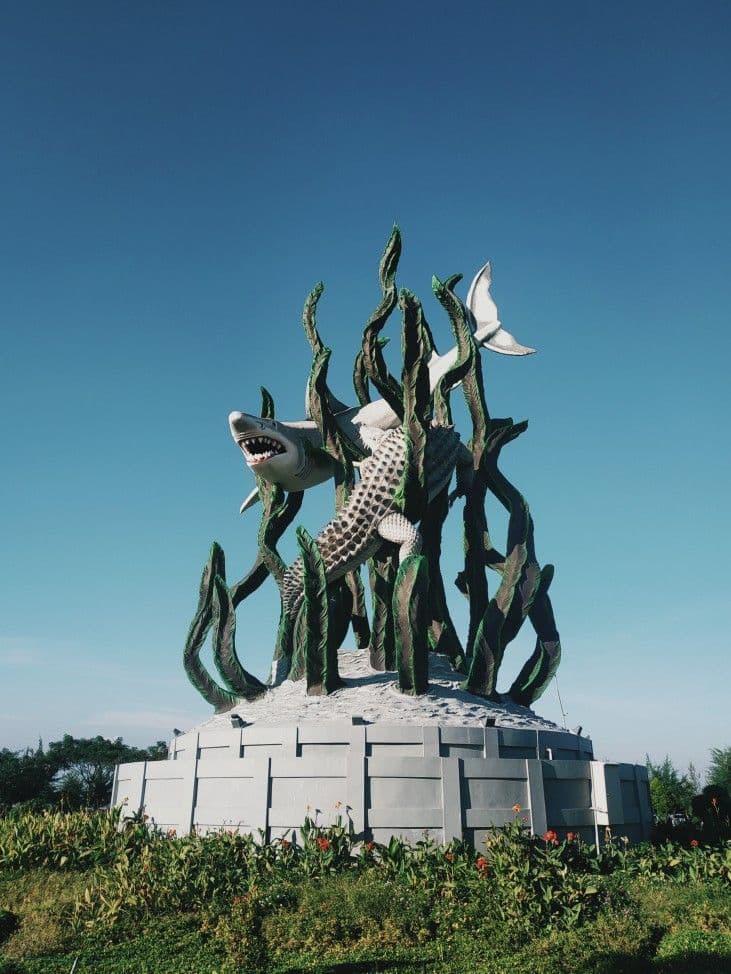 [Gambar kota Surabaya]